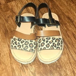 Toddler girl's Old Navy sandals, size 9